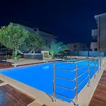 Liberty Living Znjan Апартаменты *