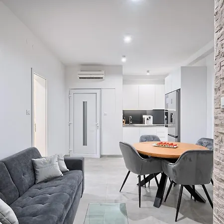 Liberty Living Znjan Apartman *