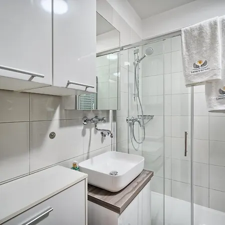 Apartman Liberty Living Znjan